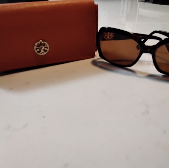 SUNGLASSES - Picture 2 of 3